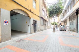 Local Comercial  Calle doctor miguel rosas. Impulsa tu negocio: amplio y estratgico local comercial apto pa