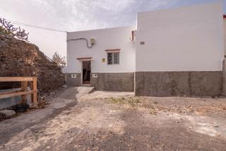 Casa  Lugar lomo del sabinal. Oportunidad única: casa con potencial para remodelar o ampliar.