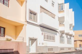 Pis  Calle ginés de los ríos. Piso con terraza y renovado en el corazón de vecindario