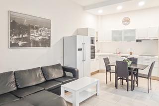 Appartement  Calle ginés de los ríos. Piso con terraza y renovado en el corazón de vecindario