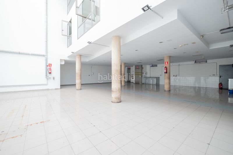 Foto bd37cf1a-4960-4914-8ffb-6975a80f26ee. Edificio en c. bentejuí edificio apto para la ric. en Telde