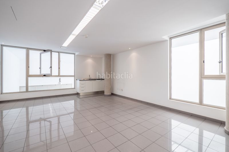 Foto d7a83a28-cd4e-402f-98b8-128a92b36359. Edificio en c. bentejuí edificio apto para la ric. en Telde