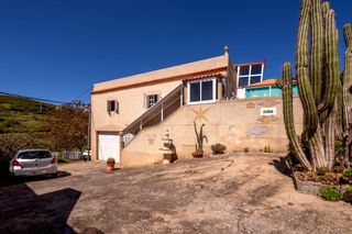 Casa  C. galas, 63. Descubre tu refugio familiar encantadora casa a 7 minutos de cru