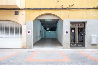 Aparcament cotxe a Calle dr. miguel rosas, 38 38. Amplio y estratégico garaje para 57 coches