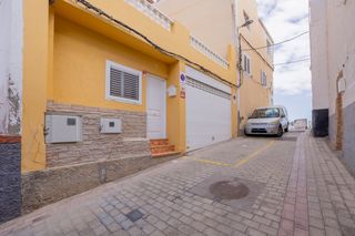 Maison à Calle estrella de mar 15. Casa cerca del mar con garaje y azotea