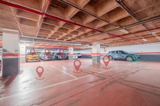 Car parking in Calle Emilio Castelar 4