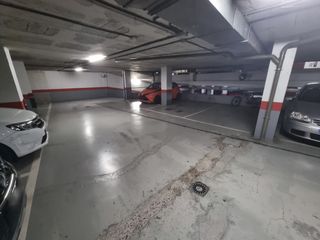 Parking voiture à Avenida Primero de Mayo 51