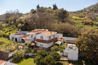 Masia  Camino de gregorio. ¡descubre tu refugio rústico: hogar con encanto natural y posibi