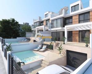 Casa adossada a Avda Pescia - Ctra de Frigiliana. Chalet adosado obra nueva nerja