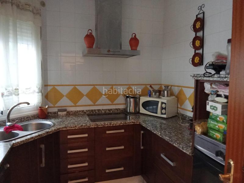 Foto 247014dd-2a08-459e-8db4-c6079c326d67. House with parking in Guillena pueblo Guillena