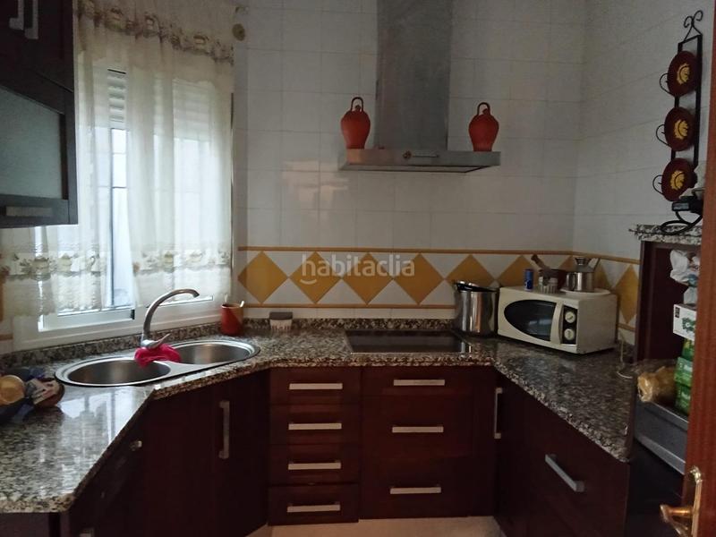 Foto 49d4d1f4-cda7-430b-b58f-8f27f93ca16d. House with parking in Guillena pueblo Guillena