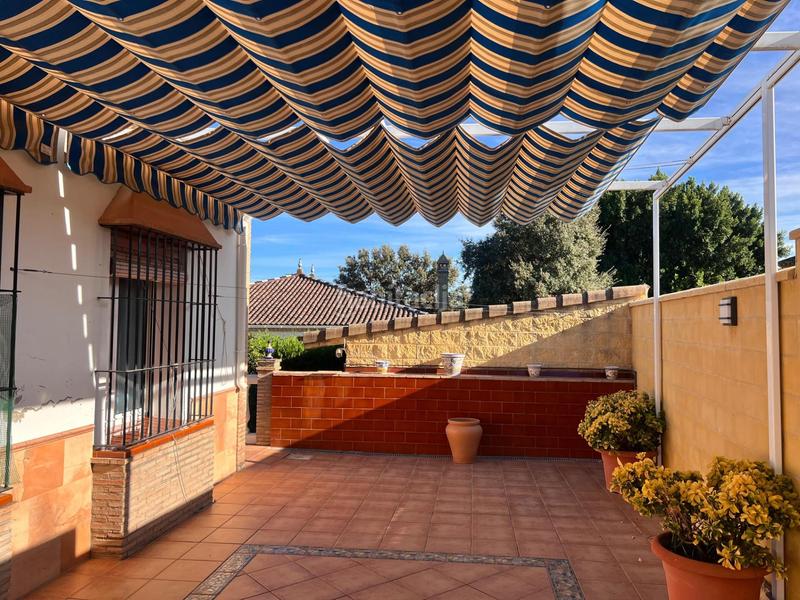 Foto ce347e4d-9d06-45f7-ac99-574b40a99c0b. Chalet avec parking piscine dans Gerena