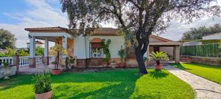 Xalet en Gerena. Chalet en venta en gerena