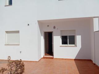 Maison jumelée à Villamanrique de la Condesa. Casa en venta en villamanrique de la condesa