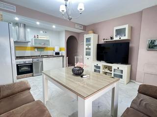 Rez-de-chaussée à Guillena pueblo. Bajo en venta en guillena