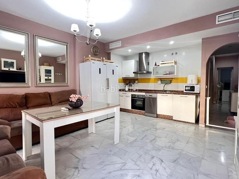 Foto 237efa0b-62db-450e-a5f7-a55e8b15f46a. Casa amb aparcament a Guillena pueblo Guillena