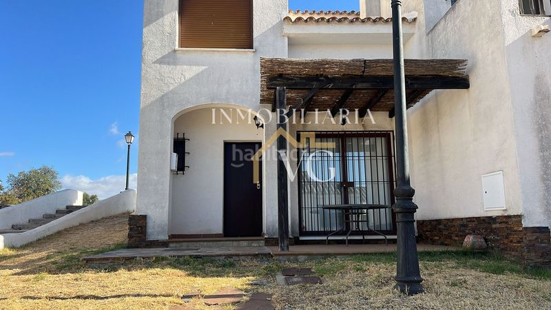 Foto 1e2564ad-ec25-4569-a623-c26bbd281d01. Casa amb piscina a Ronquillo (El)