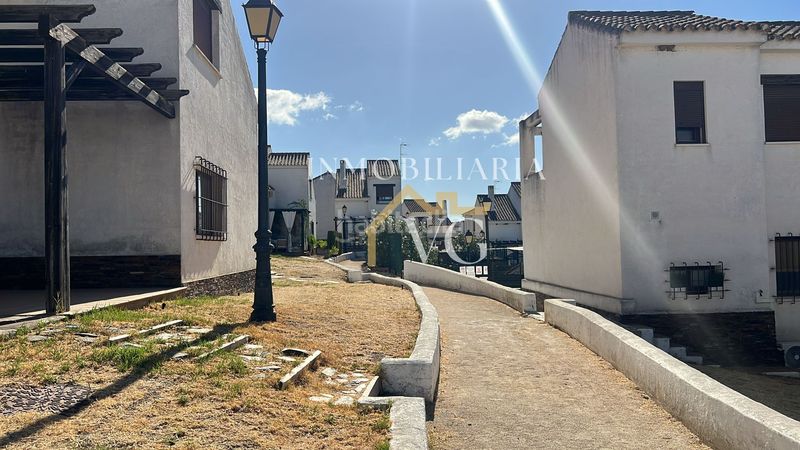 Foto 6cf89fce-b800-49e1-b0e6-33d9c1cac1bc. Casa amb piscina a Ronquillo (El)