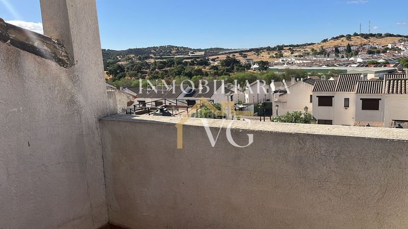 Foto 0208a9cf-21ae-4205-ba47-f743beb37b38. Casa amb piscina a Ronquillo (El)