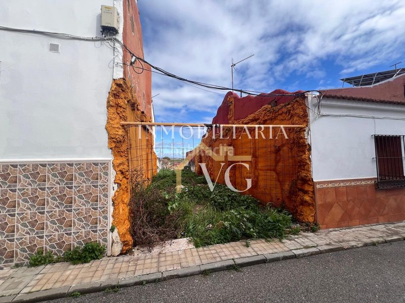 Foto cfecf2b2-0ff8-4810-99b9-d8d0f3f37449. Terreny residencial a Guillena pueblo Guillena