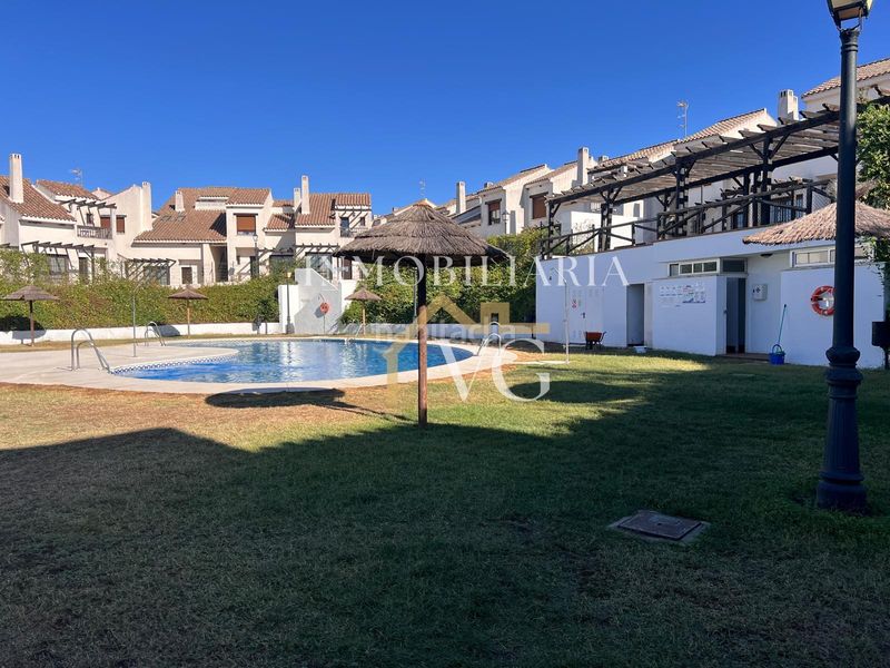 Foto f32f127d-083d-4960-9bfa-b07afce056b7. Casa amb piscina a Ronquillo (El)