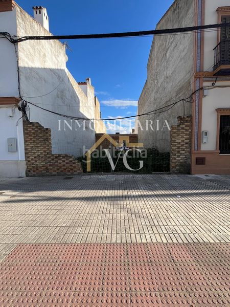 Foto e9d820ac-7183-44eb-a1b7-4a5e6b7a2f2f. Terreny residencial a Guillena pueblo Guillena