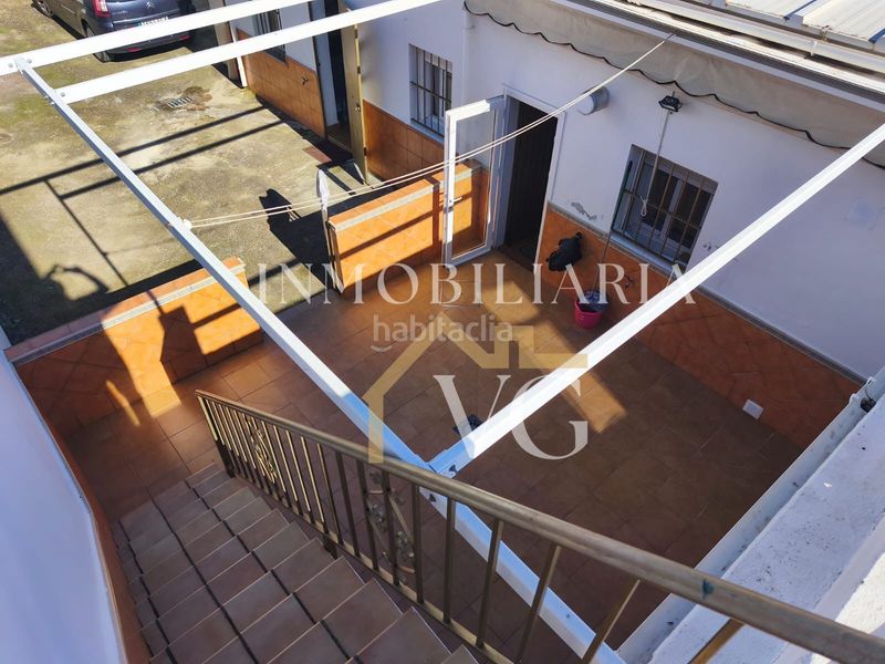 Foto caaeabde-ccd9-4e0e-ac3d-e41a9169d292. Casa a Guillena pueblo Guillena