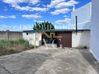 Finca rústica a Guillena pueblo. Parcela rústica con edificación a la venta en guillena  vg00138