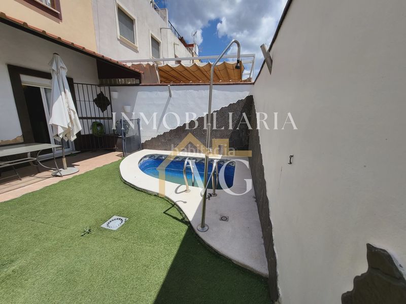 Foto 62d6ae91-dbcc-4585-8907-8cae3511806c. Casa adossada amb piscina a Burguillos
