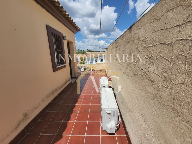 Foto e05603f7-e3b3-405e-8f68-7c2945f73036. Casa adossada amb piscina a Burguillos