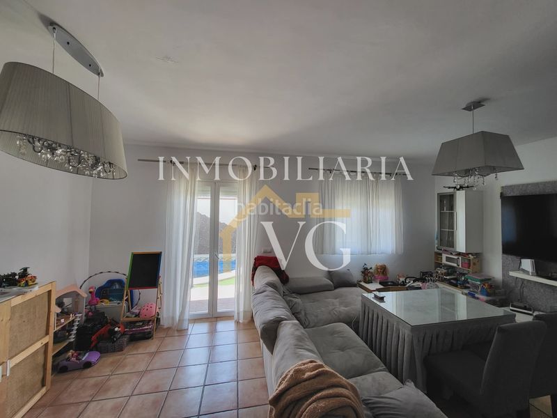 Foto ea101ded-63d1-4801-afbe-f90d66c2cc3e. Casa adossada amb piscina a Burguillos