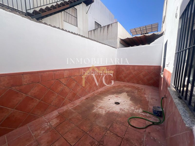 Foto feb095fc-112d-4bd2-bd6d-b978dc537737. Casa adossada a Guillena pueblo Guillena