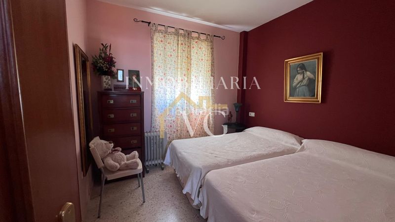 Foto 5fe9e274-fbb1-48c0-b14d-7952dcb2278a. Casa adossada a Torre de la Reina Guillena