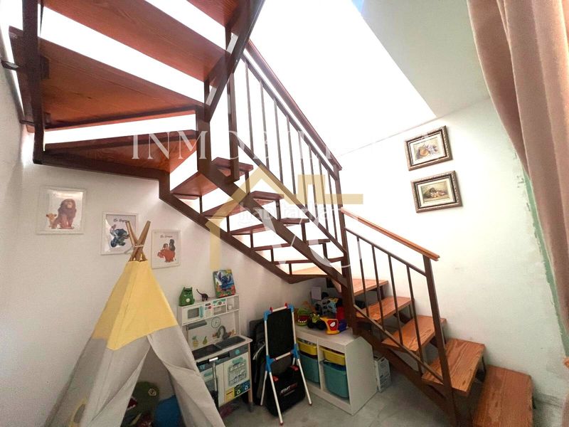 Foto 39c76a72-a590-48ac-92bb-ff15b6ac1129. Casa adossada amb calefacció a Guillena pueblo Guillena