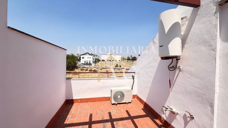 Foto 41df616a-c26d-428a-bdab-e3014b78aa95. Maison jumelée dans Guillena pueblo Guillena