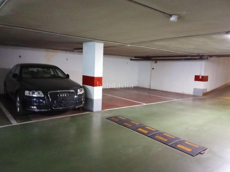 Foto ed8b8fa9-a78e-4c74-8a6f-d83afc353d7e. Parking coche garaje en venta en la zona de la buhaira, en Sevilla