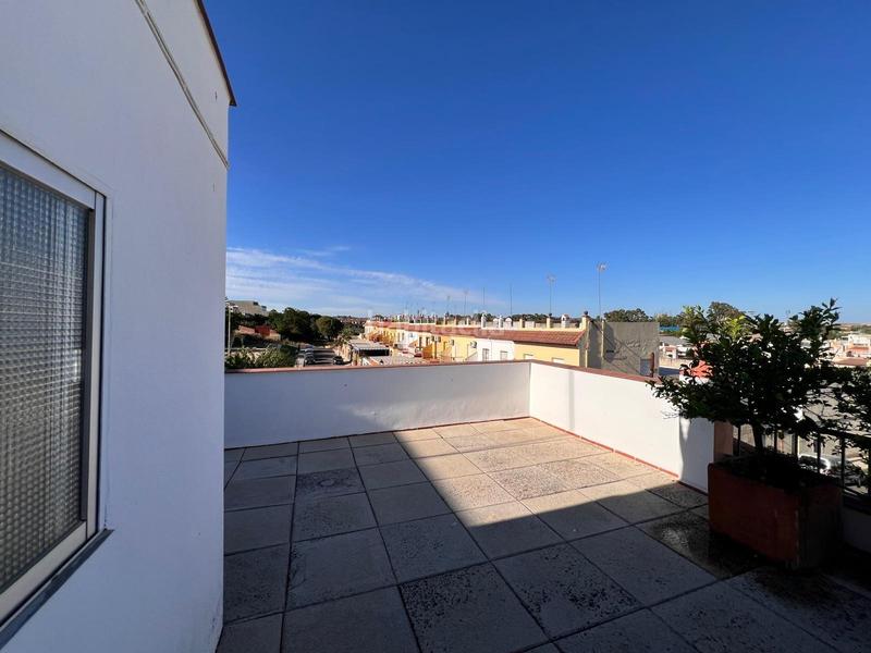 Foto 3ed4b913-cf29-448b-a23a-beb03f049381. Casa adosada casa en venta en Guillena pueblo Guillena