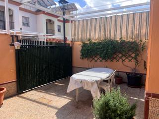 Casa adossada a Guillena pueblo. Casa en venta en guillena