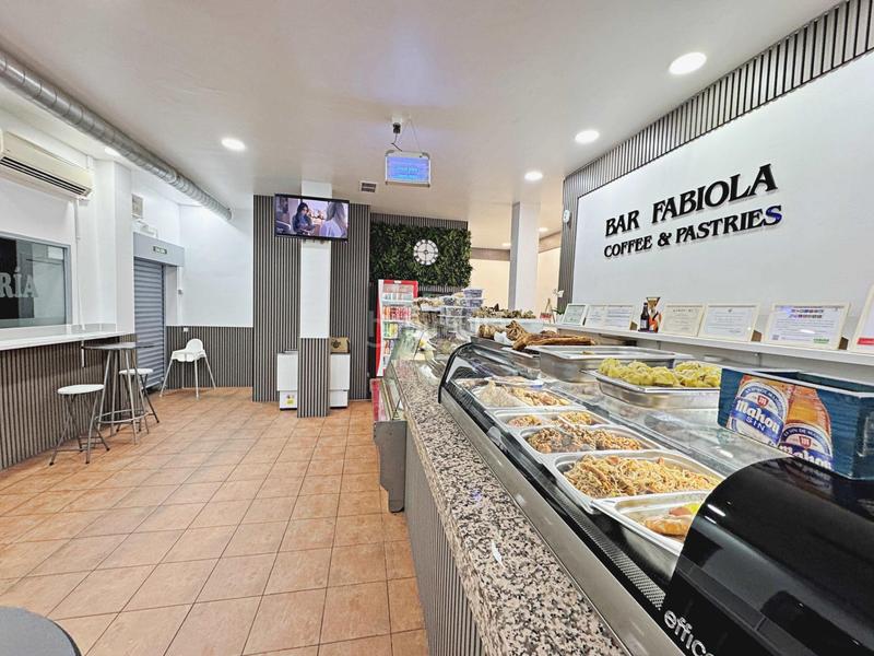 Foto 45a1994d-3b86-4342-9d08-1d582bf81451. Business premise in Valdeacederas Madrid