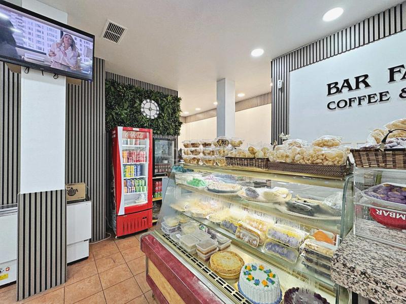 Foto f311502f-c2f9-4eb6-b38a-3a2b12841fd5. Business premise in Valdeacederas Madrid