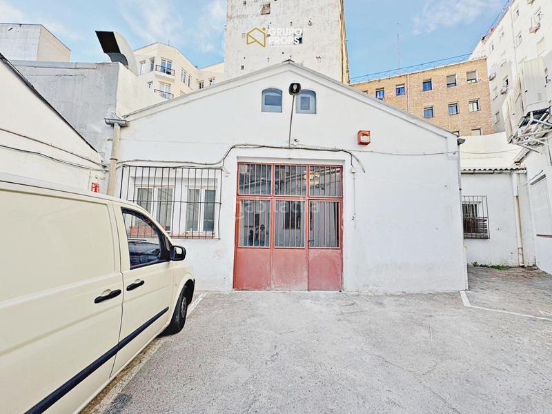 Foto 95593fb8-a214-49ca-b6c8-5c8a018489a0. Affitto capannone industriale in Trafalgar Madrid