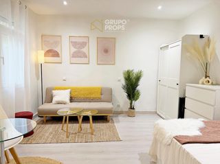 Apartment in Calle MESON DE PAREDES