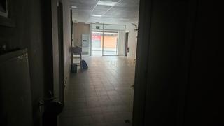 Locale commerciale in Carrer de Can Murtra, 44, La Florida, Spain