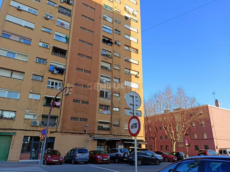 Foto d4e1b7fc-a572-469b-afa3-e77ddb80eb6e. Apartamento en grup vint-i-cinc de setembre invierte en un piso alquilado en Rubí