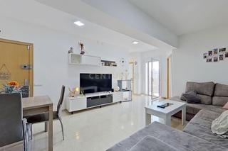 Appartement à Carrer de sevilla, terrassa, spain 93. Piso luminoso de 3 habitaciones con balcón en terrassa