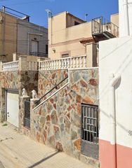 Casa a Carrer bilbao, sant vicenç dels horts, spain 35. Oportunidad patrimonial en sant vicenç dels horts