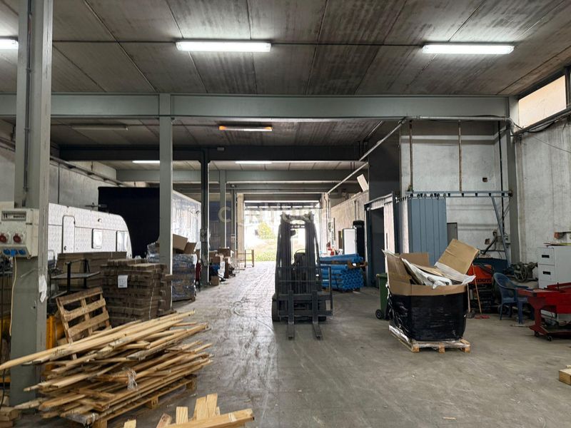 Foto b40120e8-1afc-4e5d-bd46-2b6b34a71643. Nau industrial a Zona Industrial Ripollet