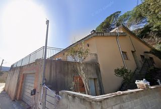 Casa a Cami de la font de sant pere, 08233 vacarisses, barcelona, spain. Casa independiente con garaje de gran capacidad y entorno natura