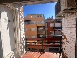 Pis a Pont Vell. Piso en ripollet con balcon y gran potencial de reforma