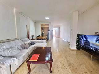Ground floor  Calle parc. Oportunidad única! local comercial posibilidad de cambio de uso